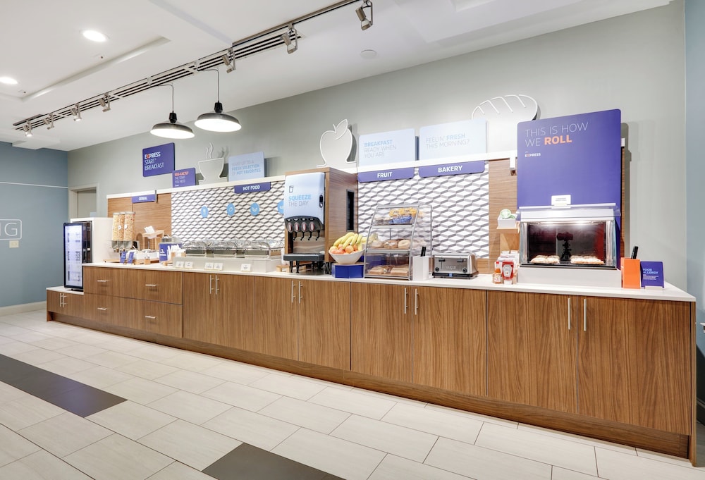Holiday Inn Express Suites Dublin 5/34
