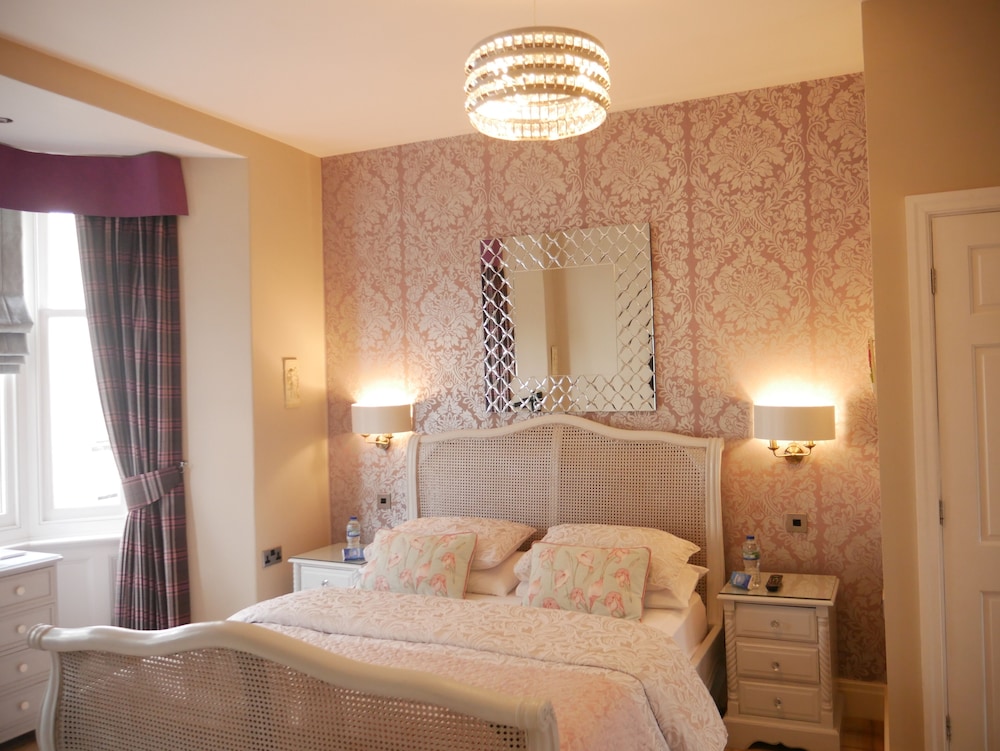 Bowness Bay Suites 12/31