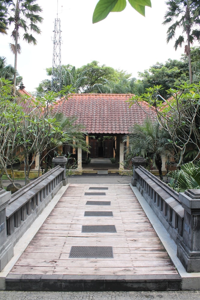 Laras Asri Resort And Spa 60/66