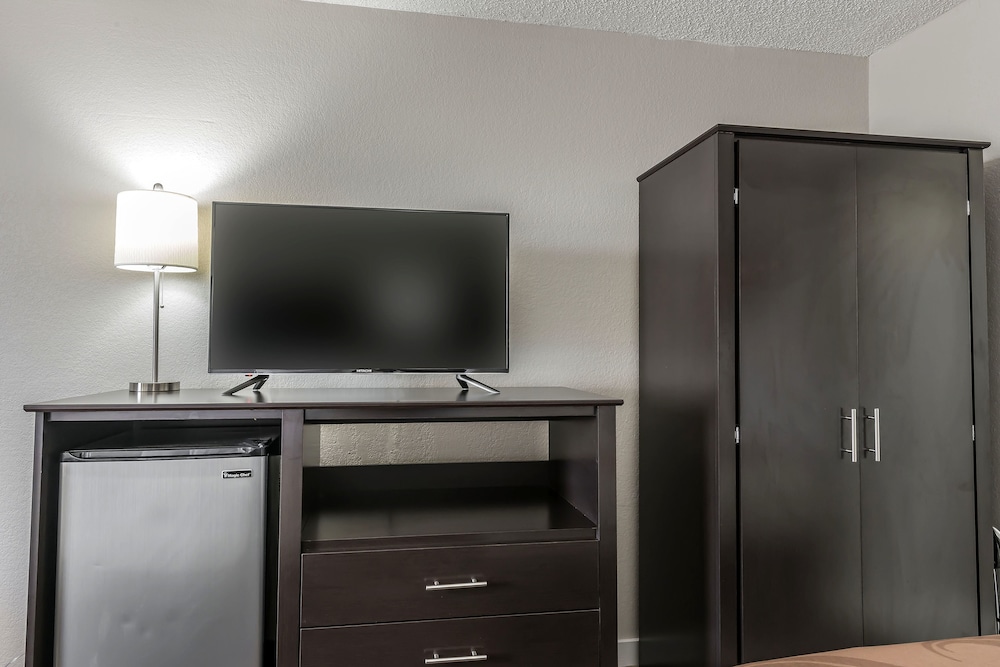 Quality Inn & Suites Kissimmee near Main Gate 35/41