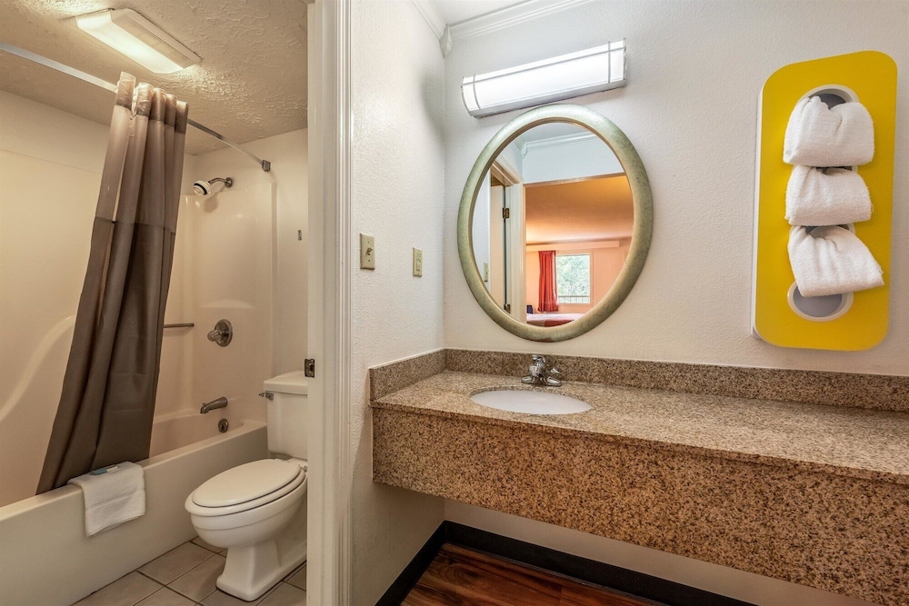 Motel6 Gatlinburg, TN - Smoky Mountains 38/40