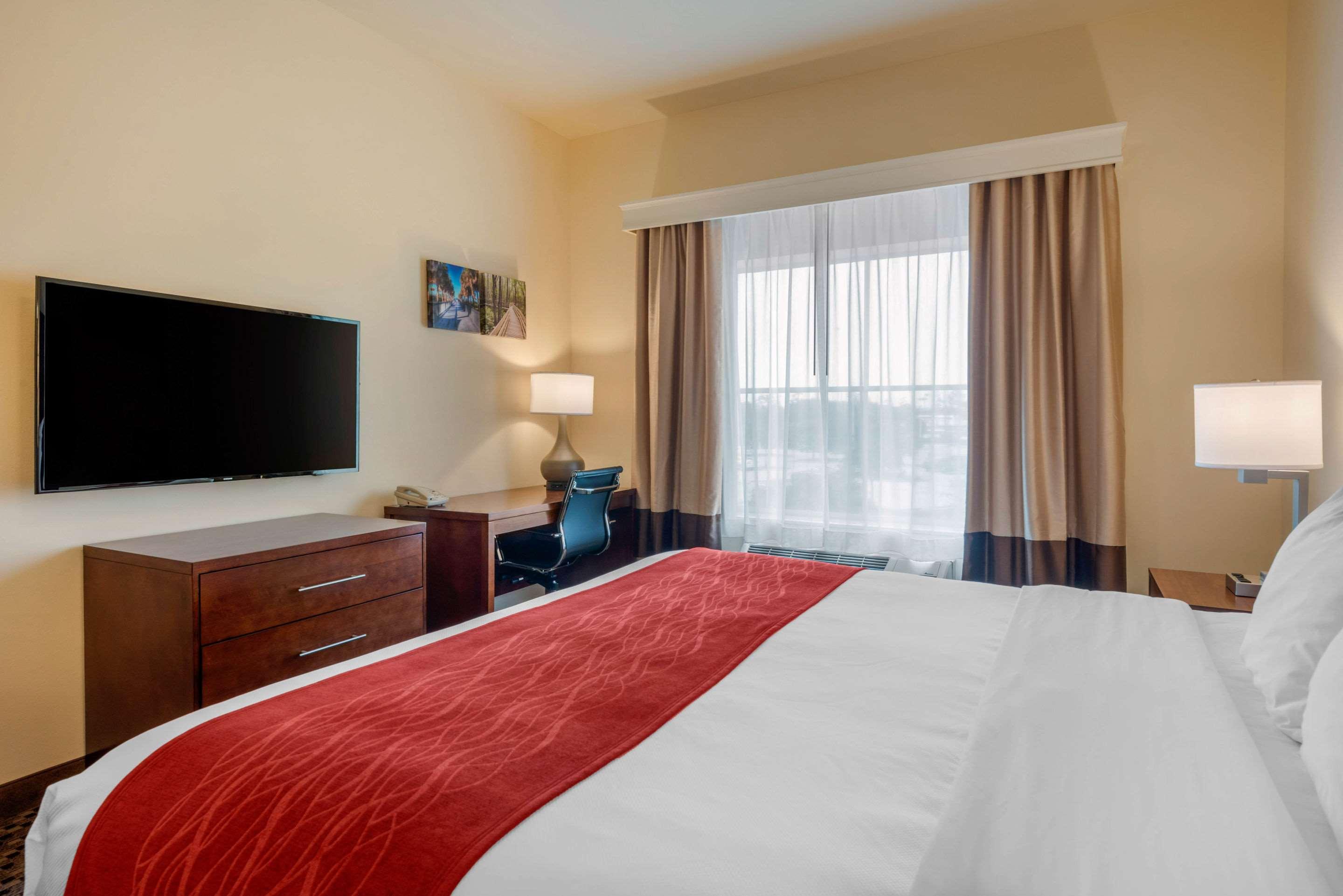 ROOM, KING BED