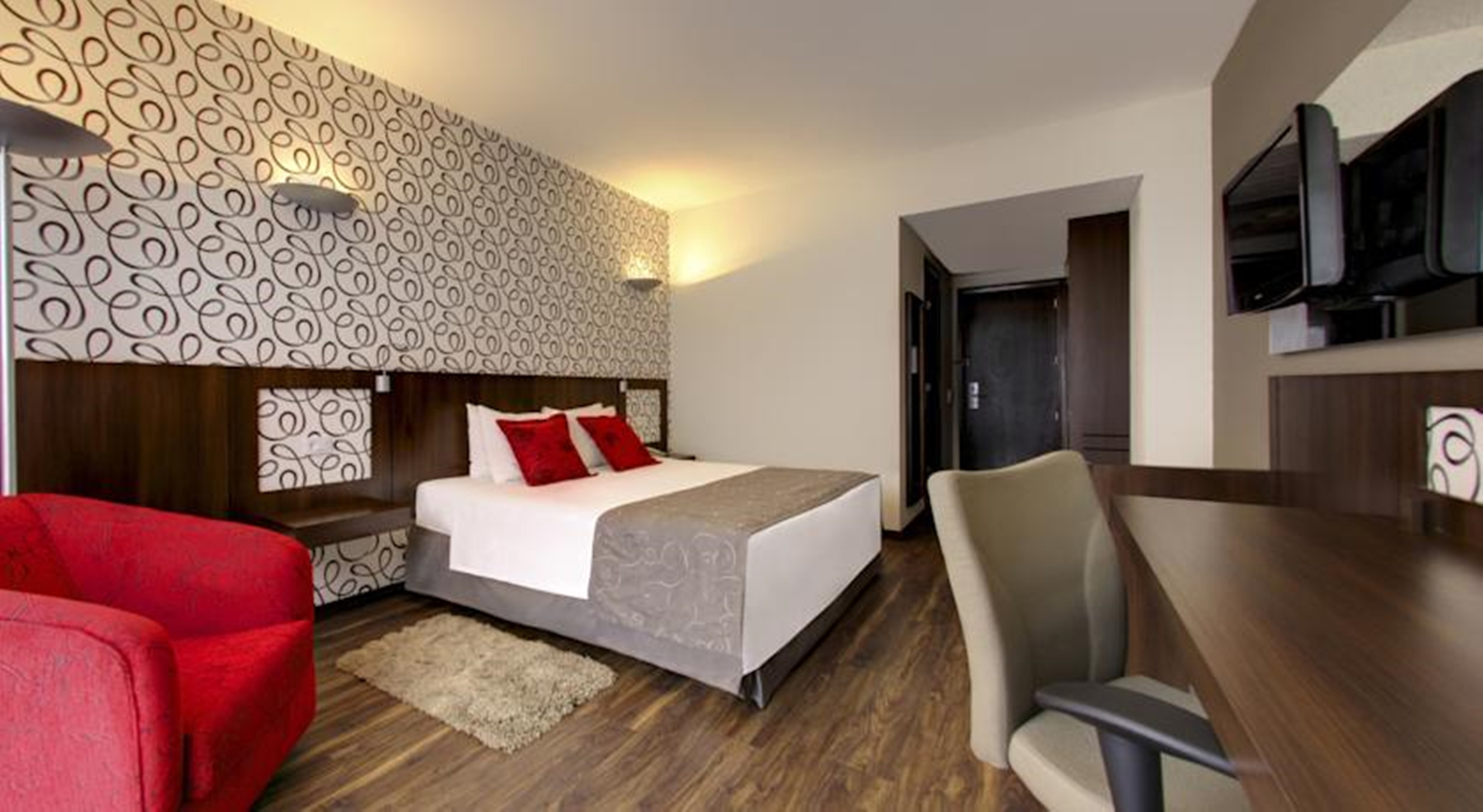 BUSINESS, DOUBLE BED