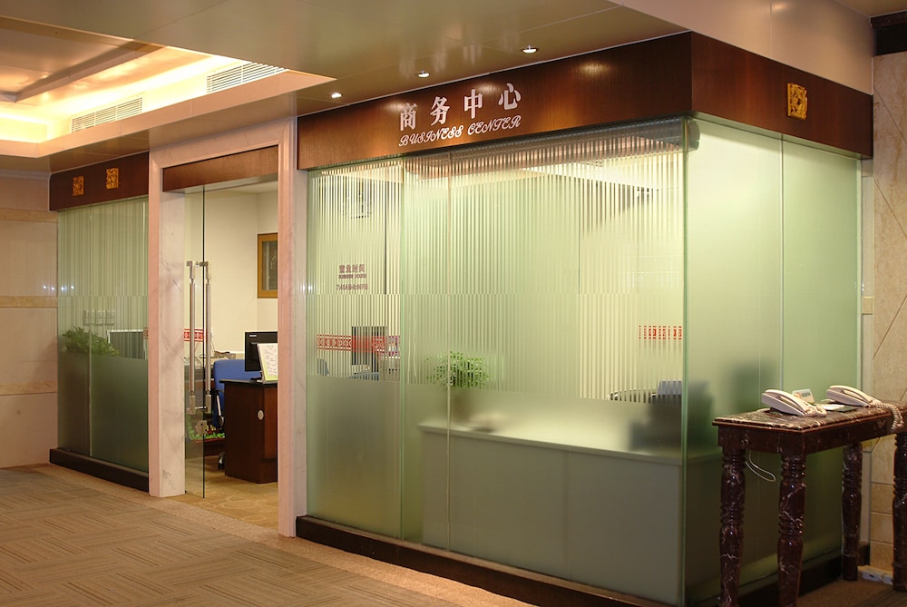 Guangdong Hotel (Sun Yat-sen Memorial Hall Station) 13/73