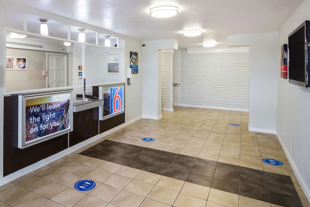 Lobby at Studio6 Baytown, TX - Garth Road, BAYTOWN - TX