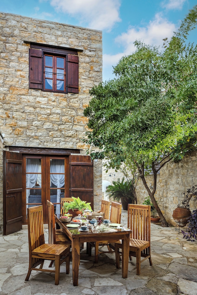 OINOESSA TRADITIONAL BOUTIQUE HOUSES 45/50