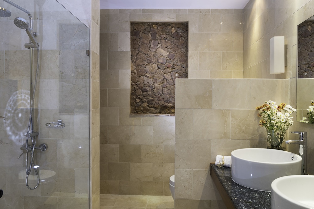 LUCA HOTEL 25/63