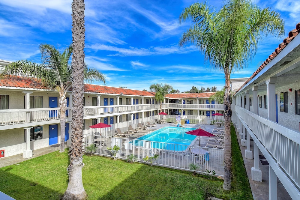 Motel6 Carlsbad, CA Beach 41/50