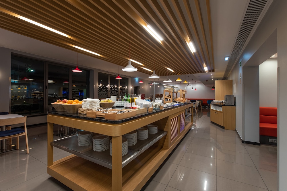 HOLIDAY INN EXPRESS LISBON AIRPORT 58/78