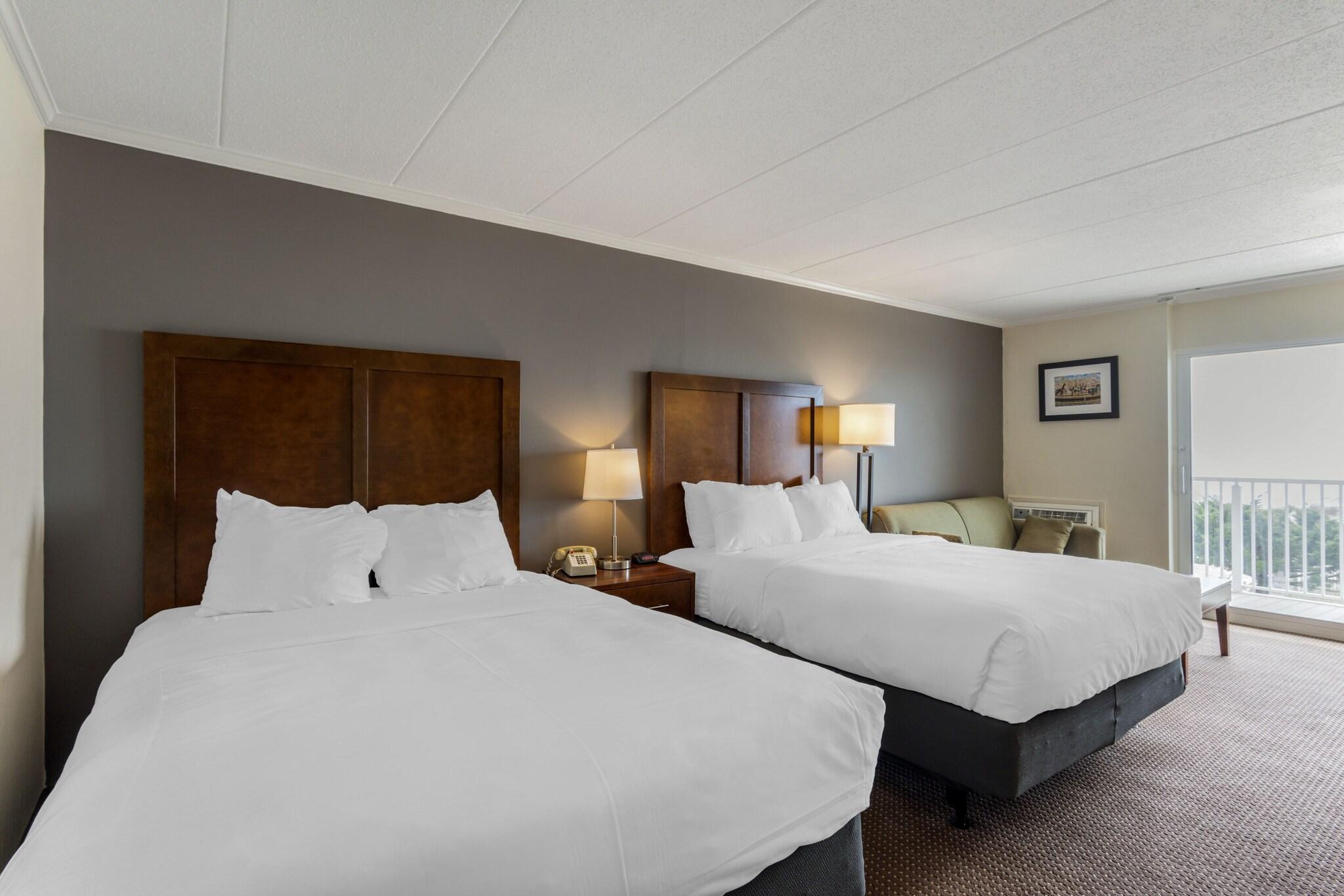 ROOM, QUEEN BED