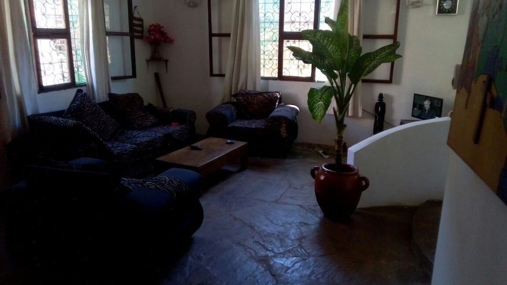 Akogo House 18/29