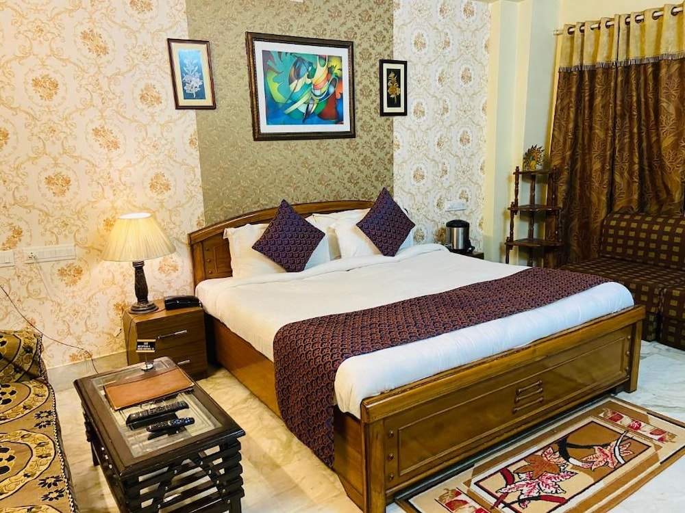 HOTEL MEENAKSHI 11/48