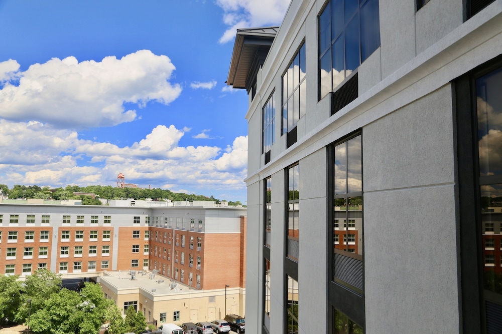 Doubletree By Hilton Boston Logan Airport Chelsea in CHELSEA - MA