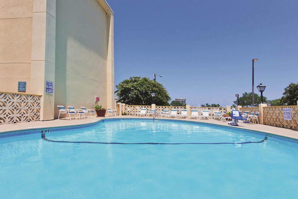 La Quinta Inn & Suites by Wyndham Charleston Riverview in CHARLESTON - SC