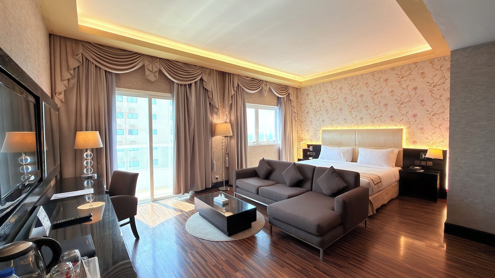 SUPERIOR, KING BED, BALCONY