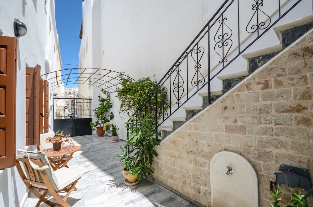 Naxos Center Houses 43/50