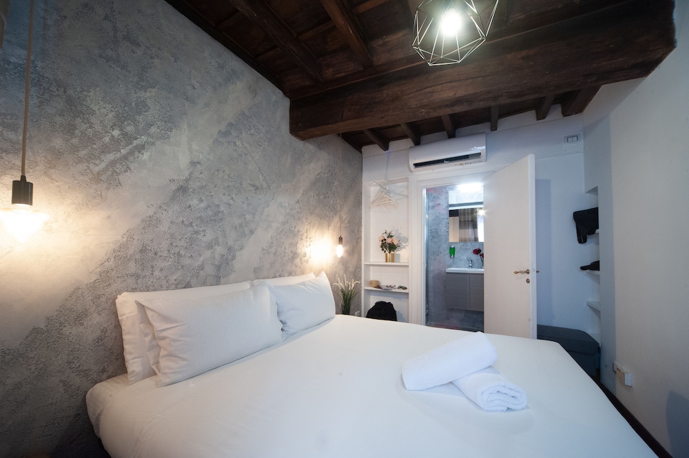 Navona Rooms with Jacuzzi 20/71