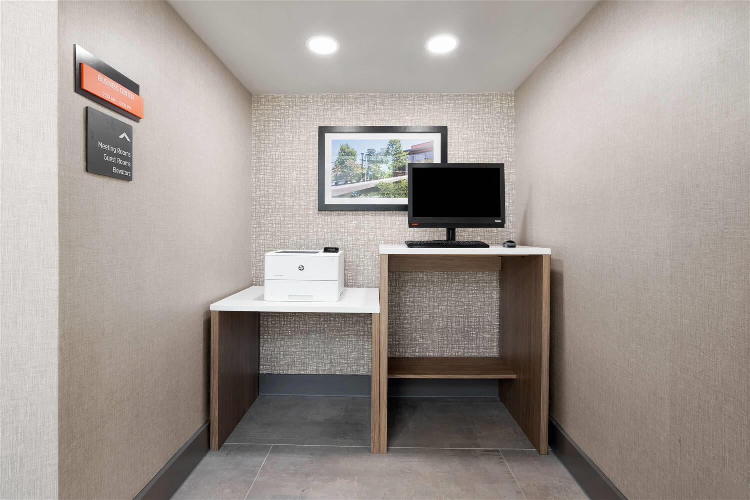 La Quinta Inn & Suites by Wyndham Raleigh Cary 7/44