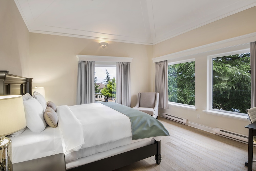 Villa Eyrie Resort 7/44