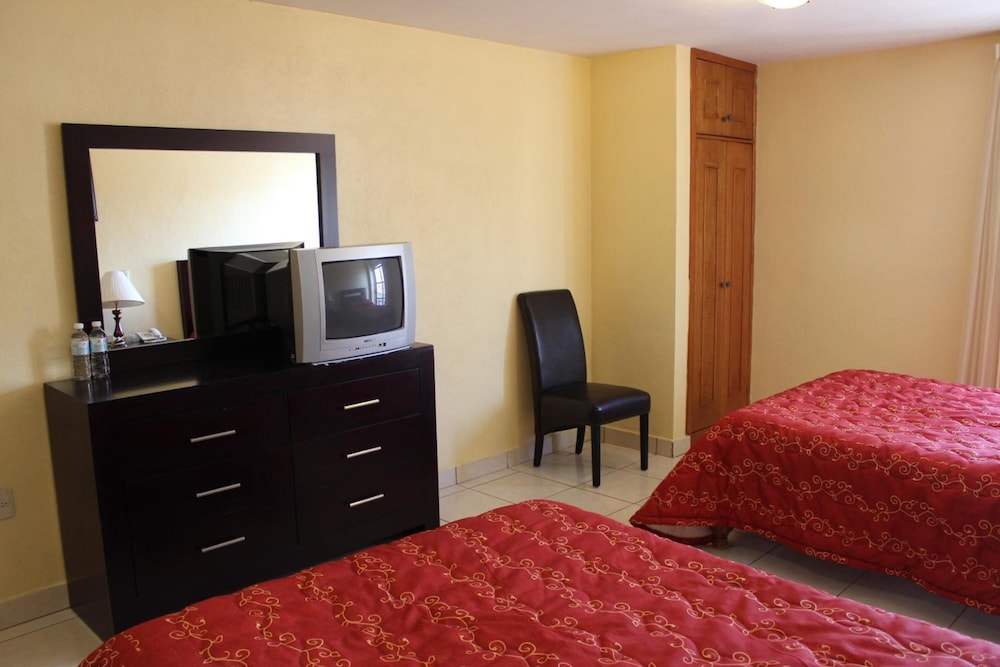 HOTEL CONQUISTADORES 7/35