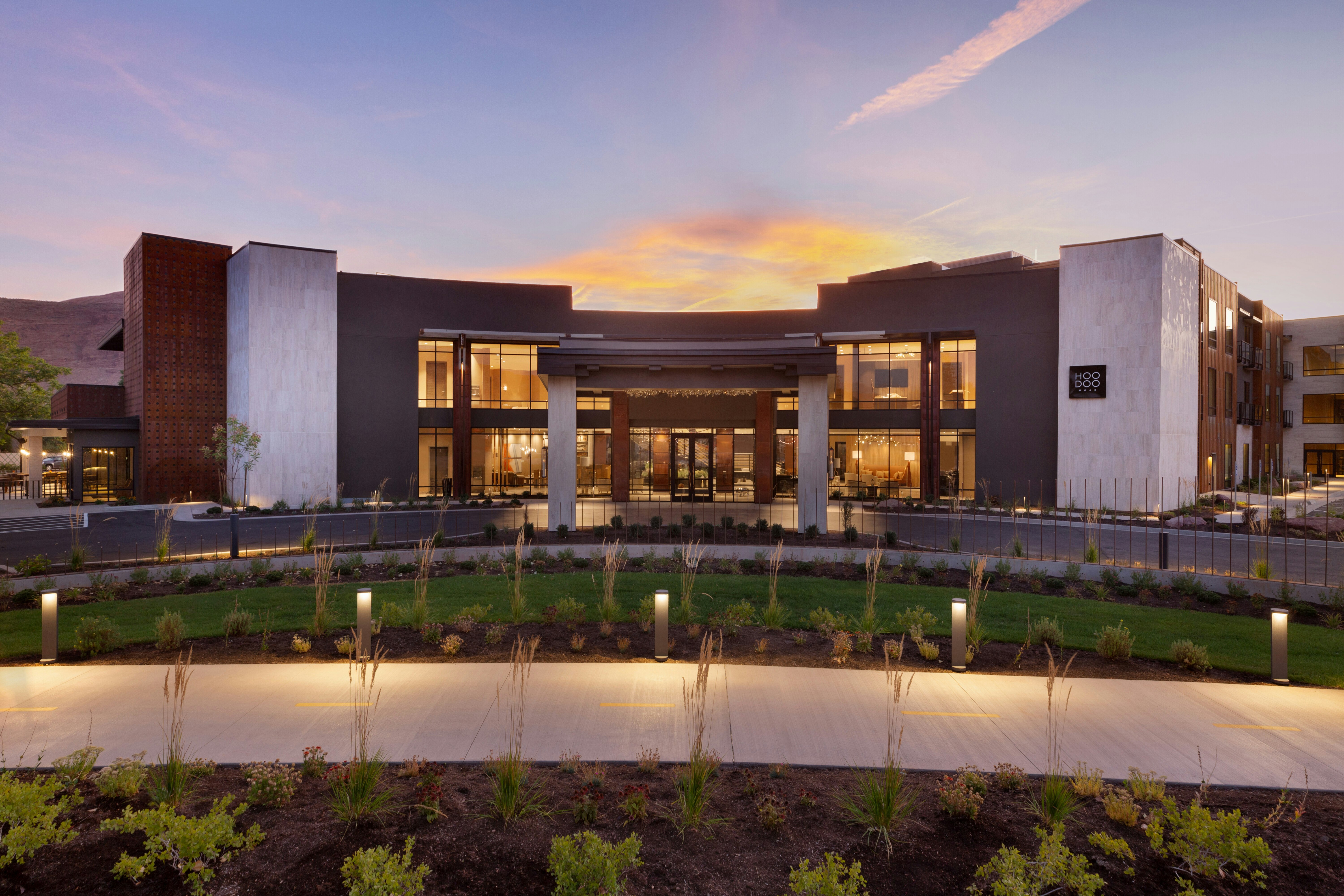 Hoodoo Moab, Curio Collection by Hilton 46/48