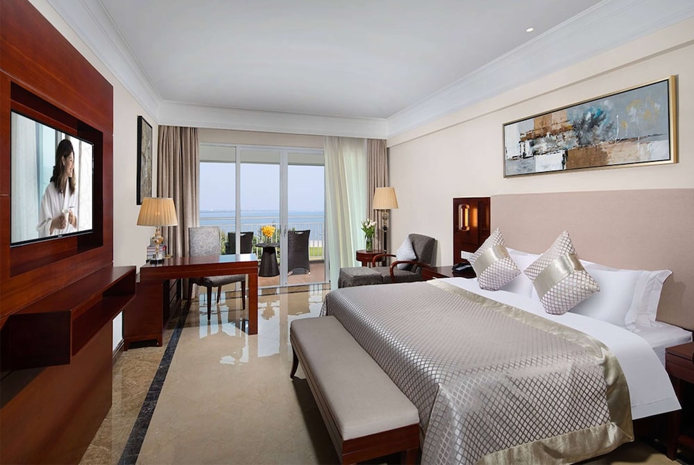 Premier, King Bed, Sunrise View, Ocean View