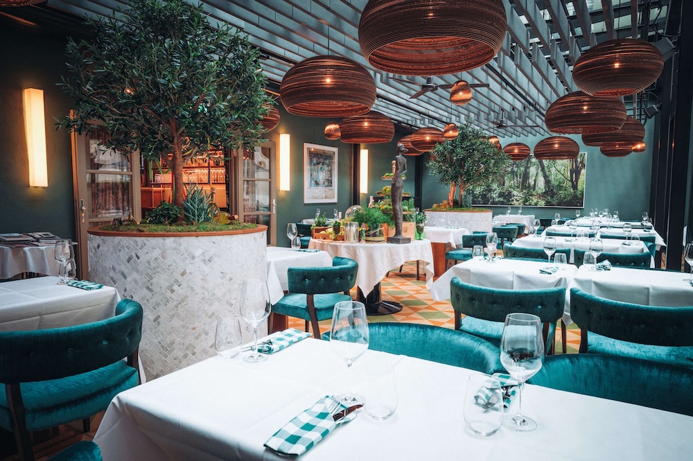 restaurant cafeteria