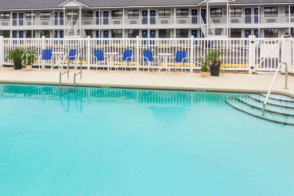 Days Inn by Wyndham Madison 3/31