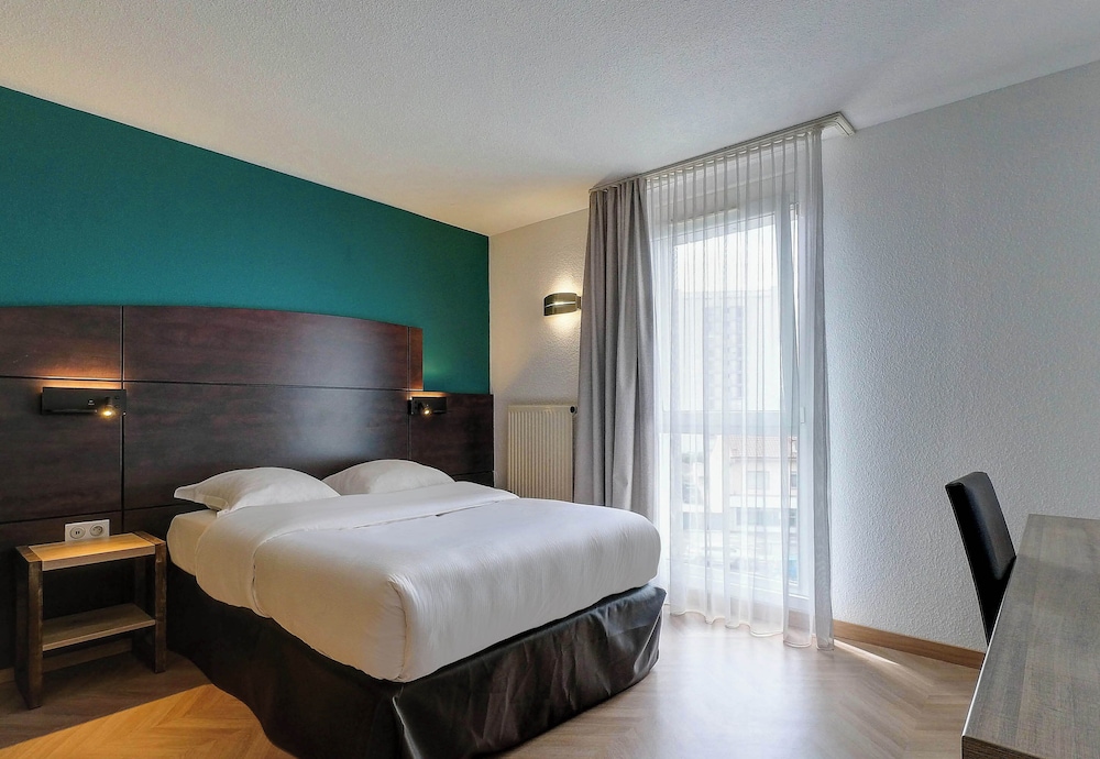 Room, Double Bed, Accessible