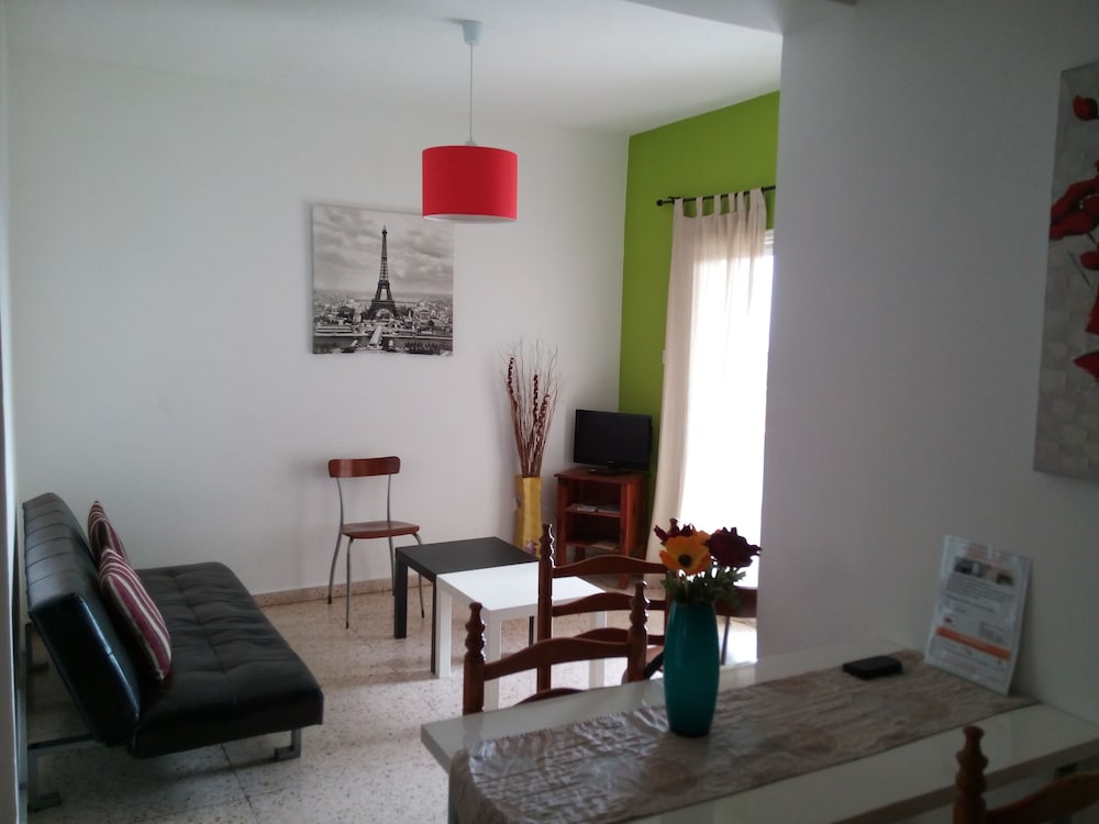 Elenapa Holiday Apartments 11/25