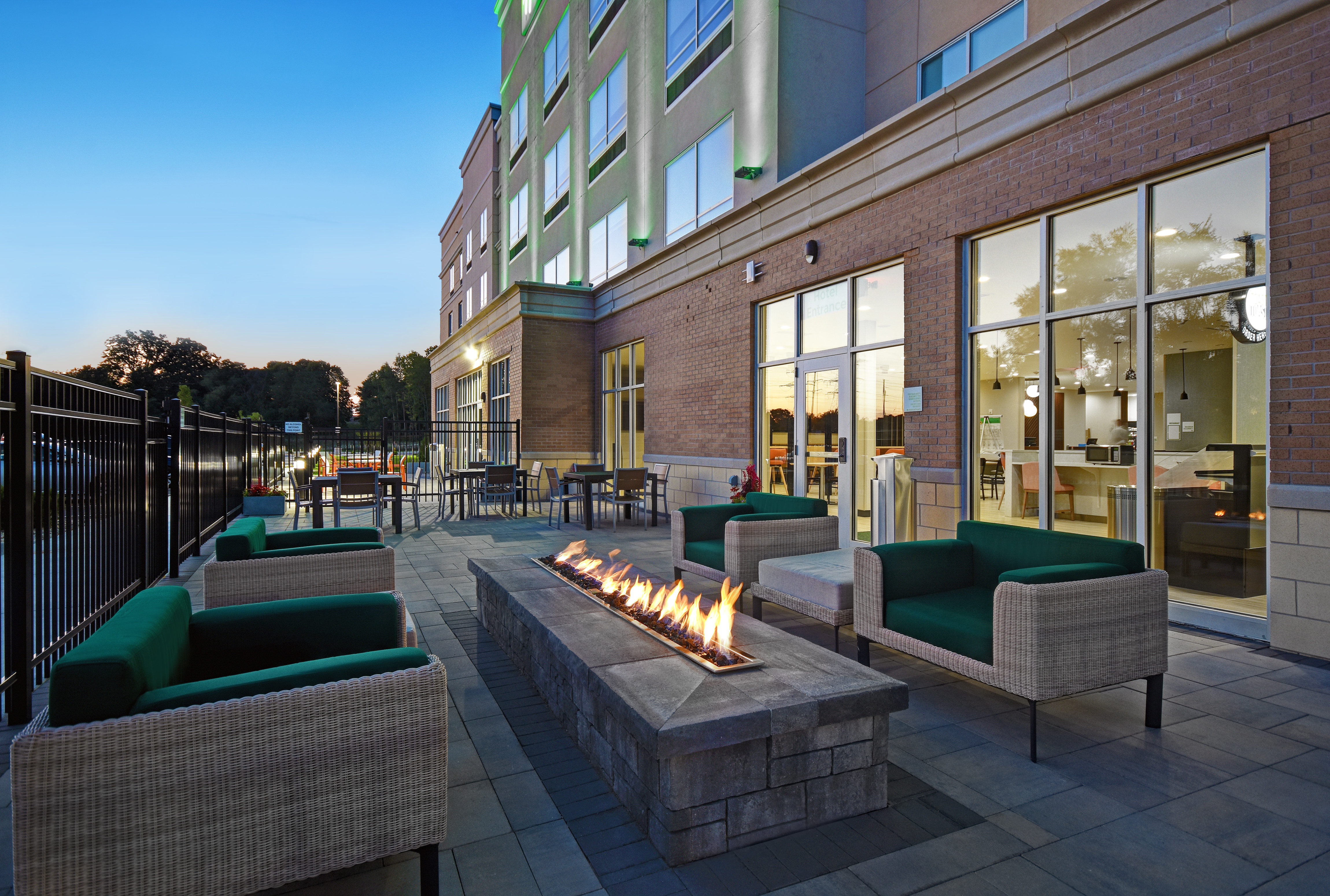 Holiday Inn Grand Rapids North 43/71