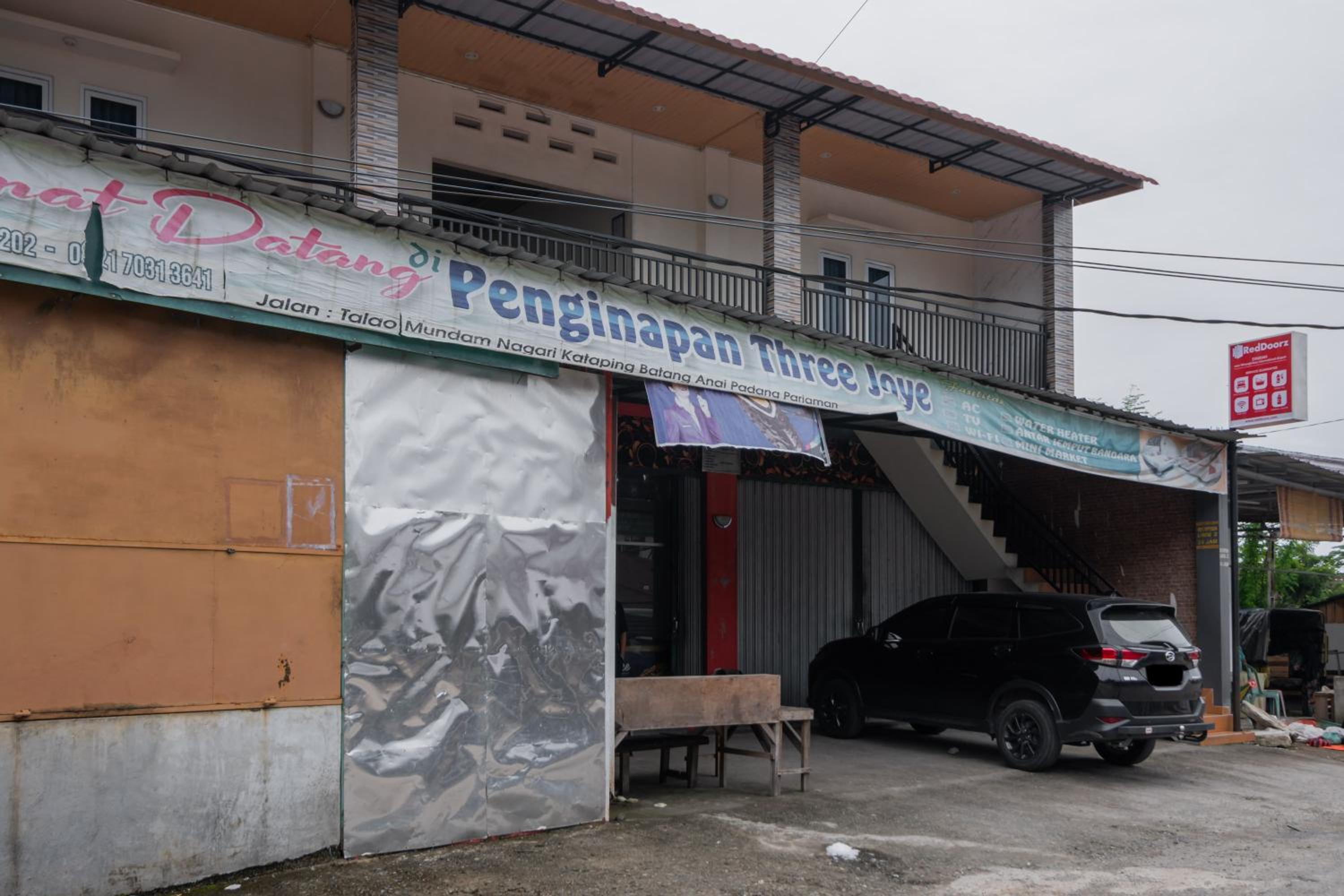 OYO 1648 Penginapan Three Joye 43/47
