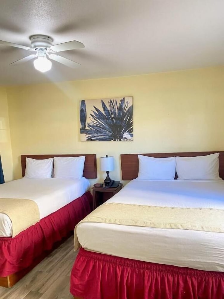 Europa Inn & Suites 8/40