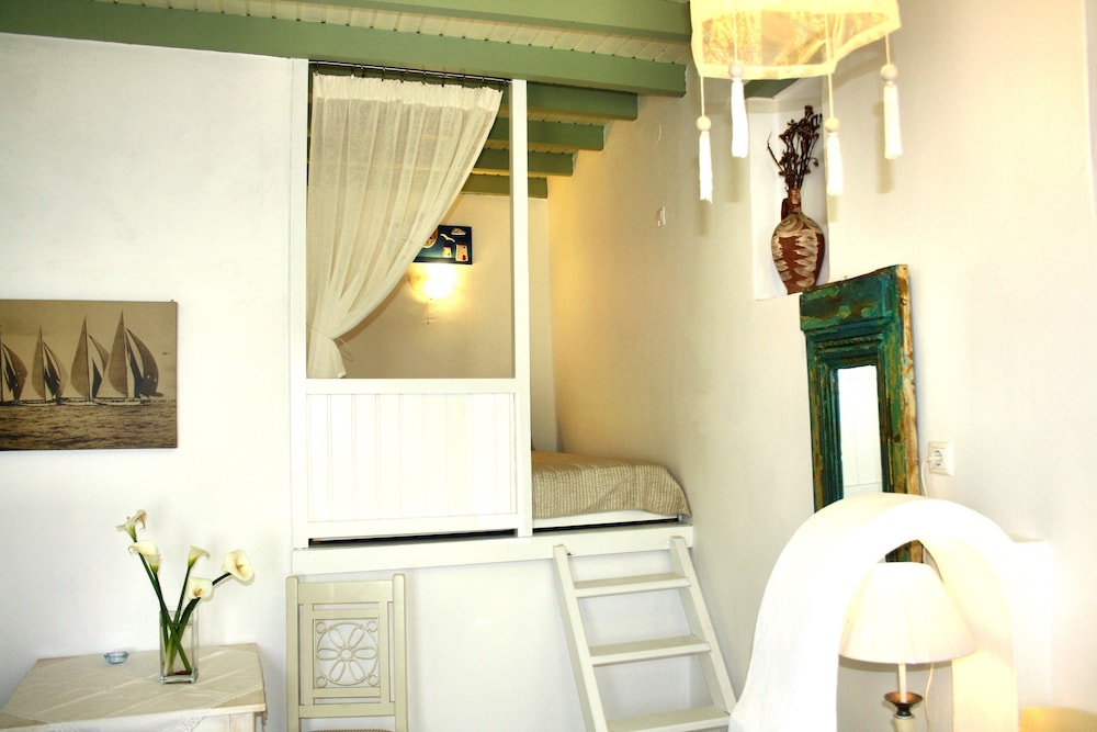 Mariakis Luxury Studios 7/42
