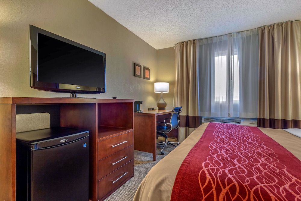 Comfort Inn and Suites Hays I-70 20/46