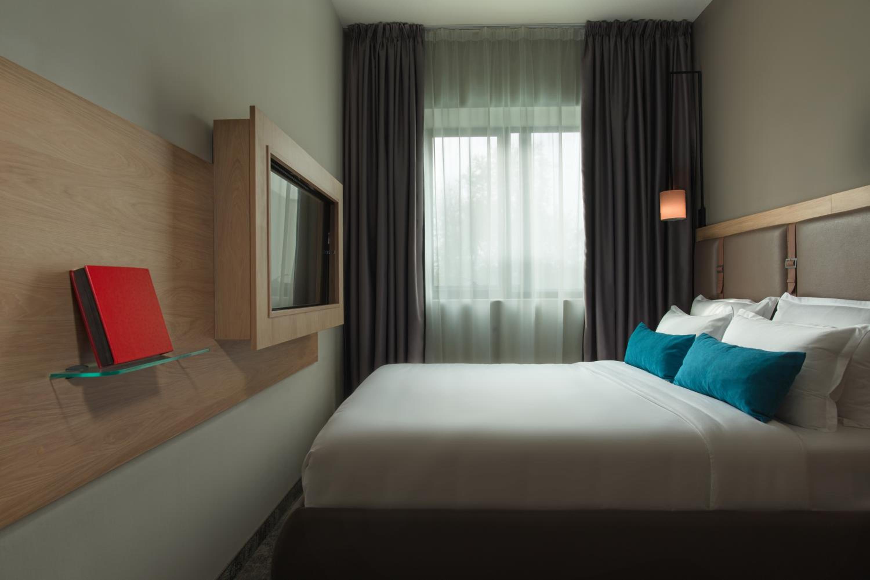 Mini, Queen Bed, Top Floor