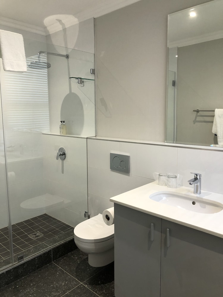 Romney Park All Suite Hotel And Spa 70/74