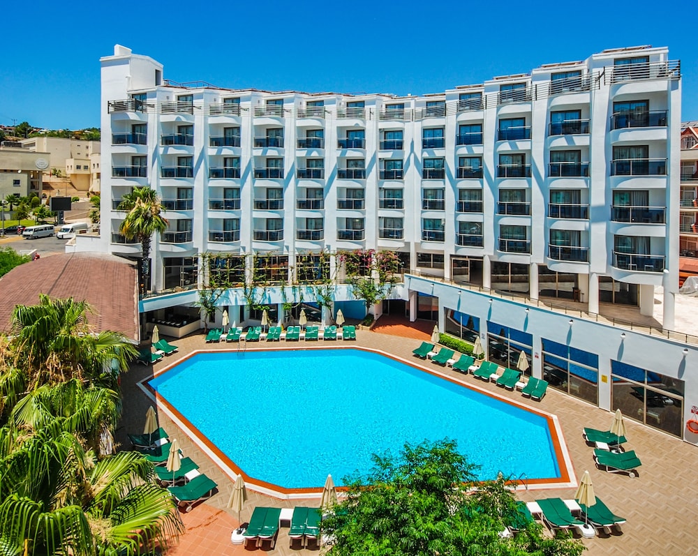 Lalila Blue Suites 14/73