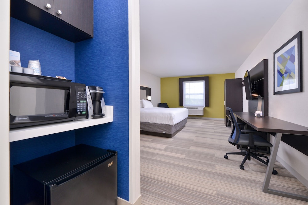 Holiday Inn Express Mystic 22/45