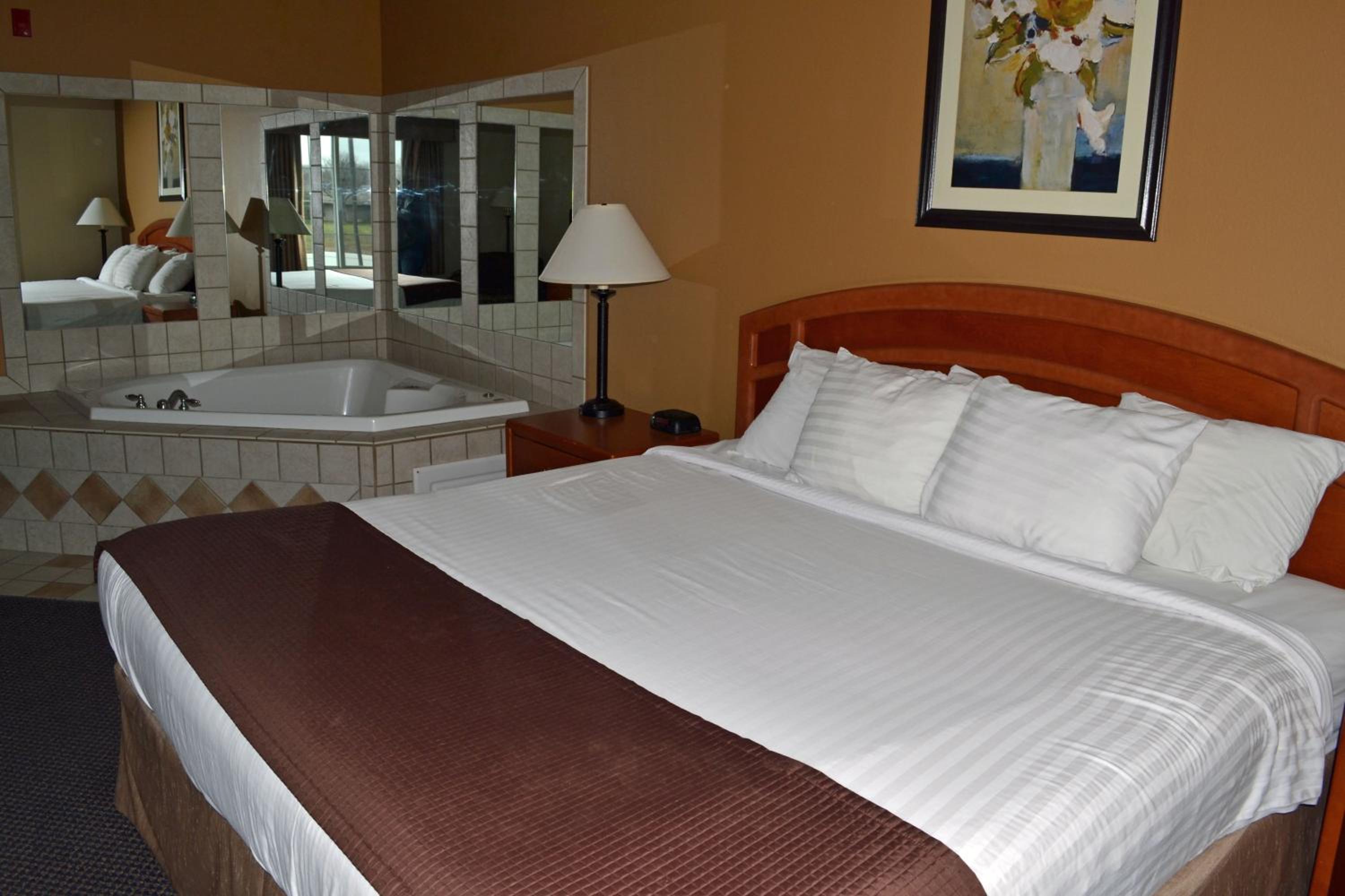 Paola Inn And Suites 15/47