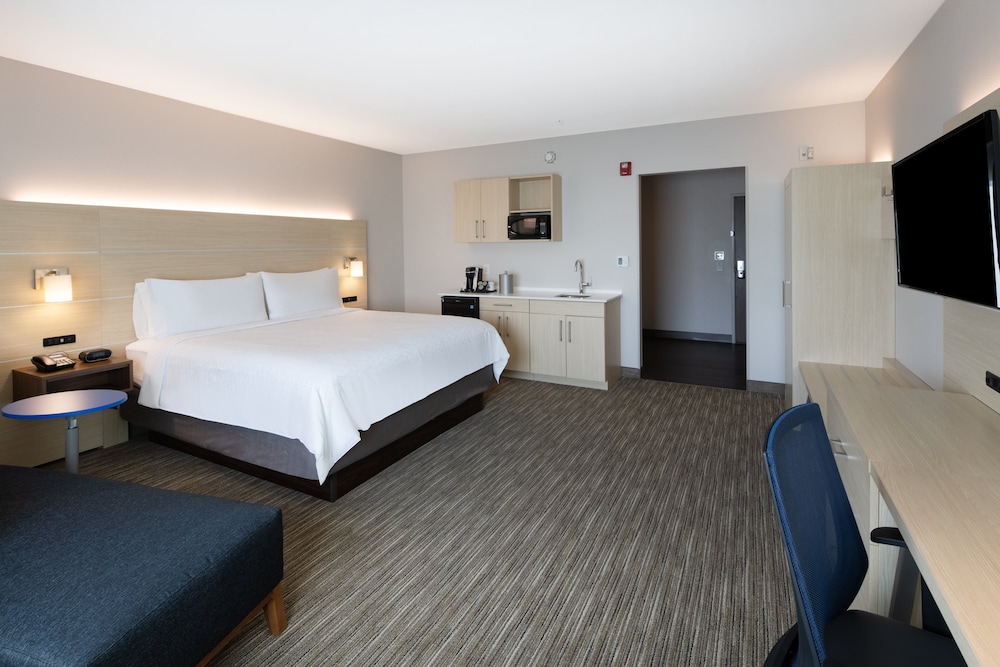 Standard, King Bed, Extra Floor Space