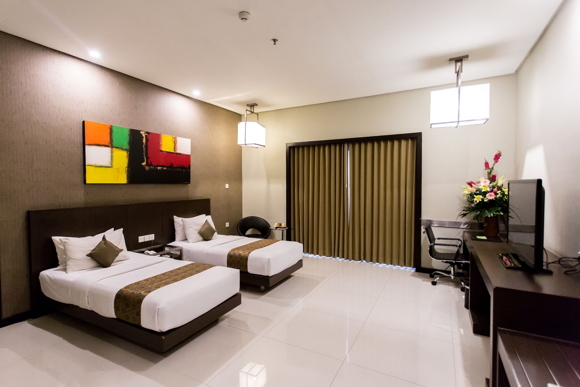 DELUXE, DOUBLE OR TWIN BED