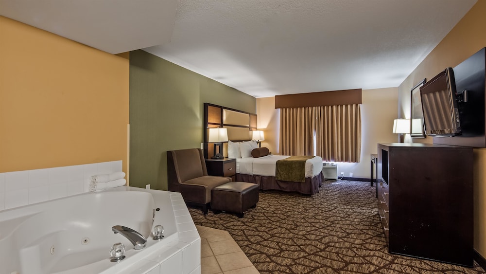 Best Western Plus Vancouver Mall Dr. Hotel & Suites 17/38