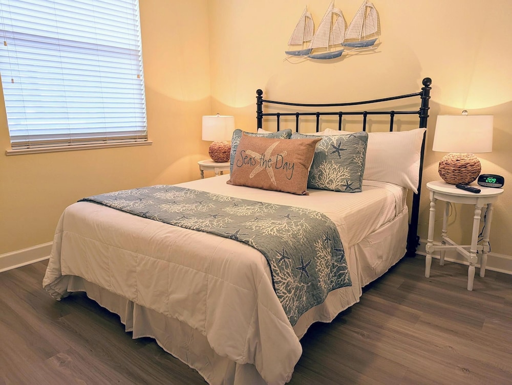3 Bedrooms, Condo, Beach, King Bed, Queen and Twin Beds, Ocean View, Sofa