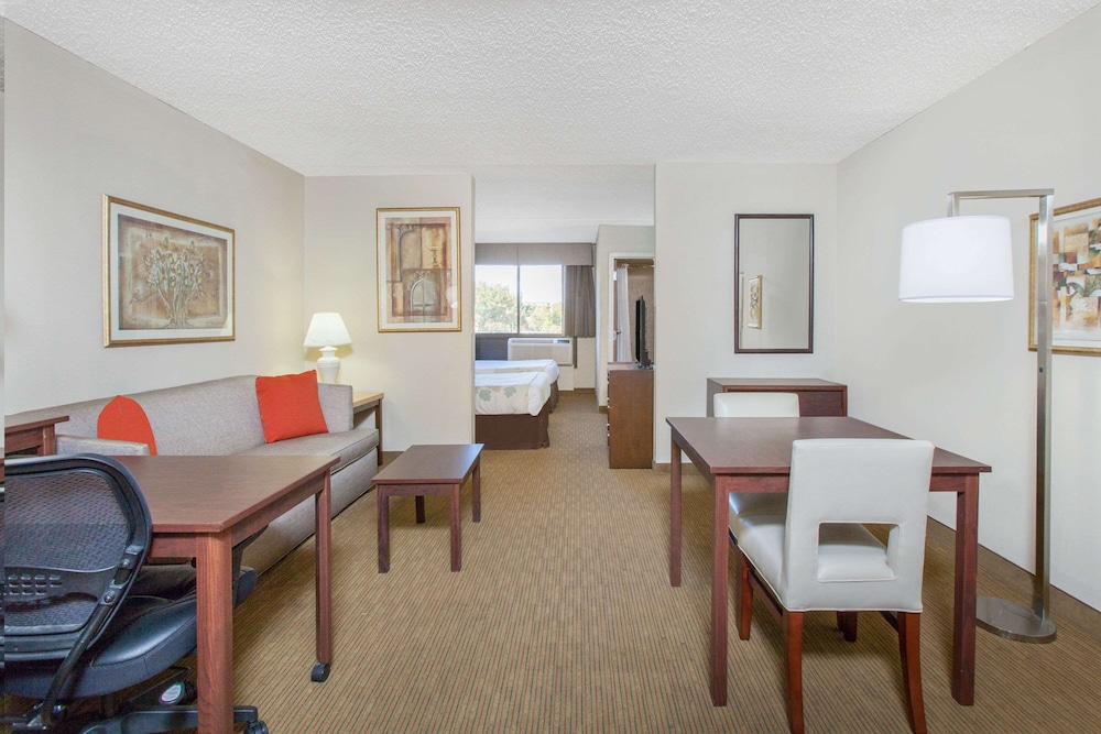Hawthorn Suites By Wyndham Midwest City Tinker Afb 37/45