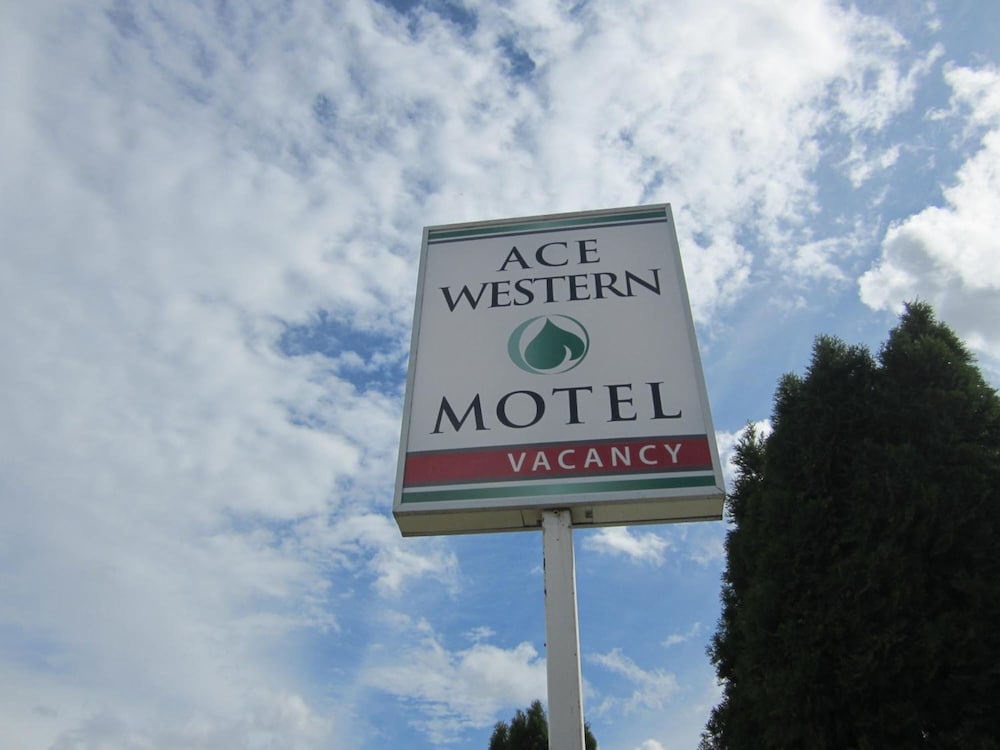 Super 8 by Wyndham Clearwater BC 8/61