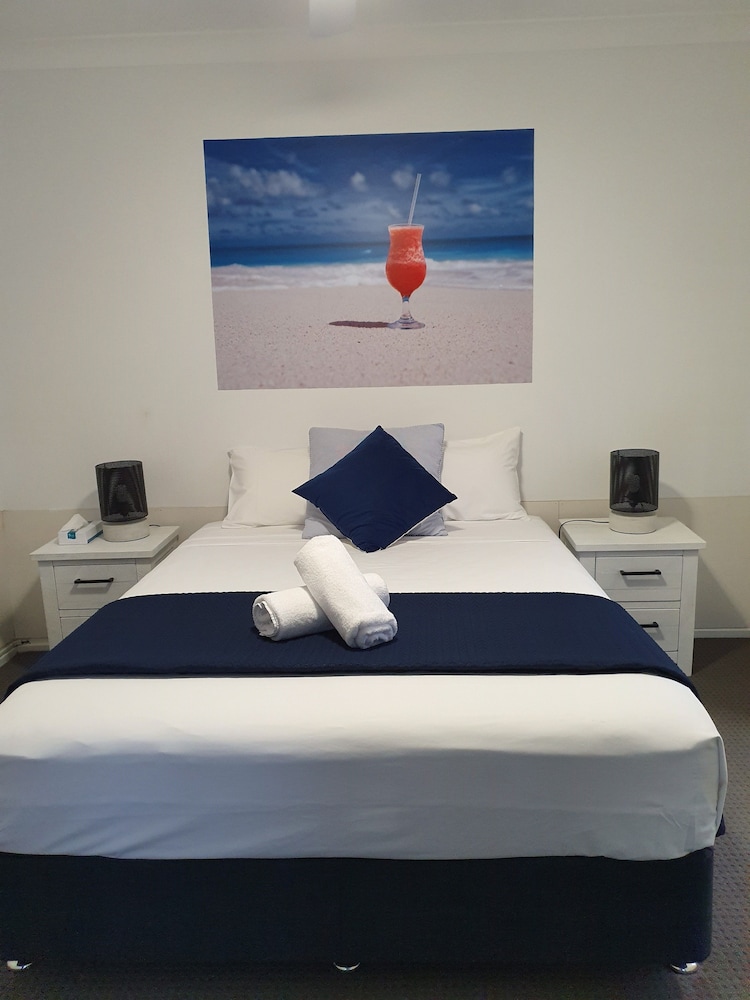 Montego Mermaid Beach Motel 30/69