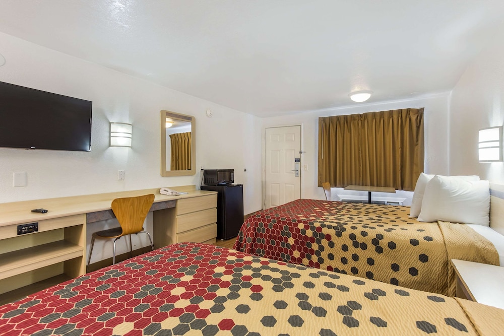 Motel6 Cross Lanes, WV–Goff Mountain Rd 8/19