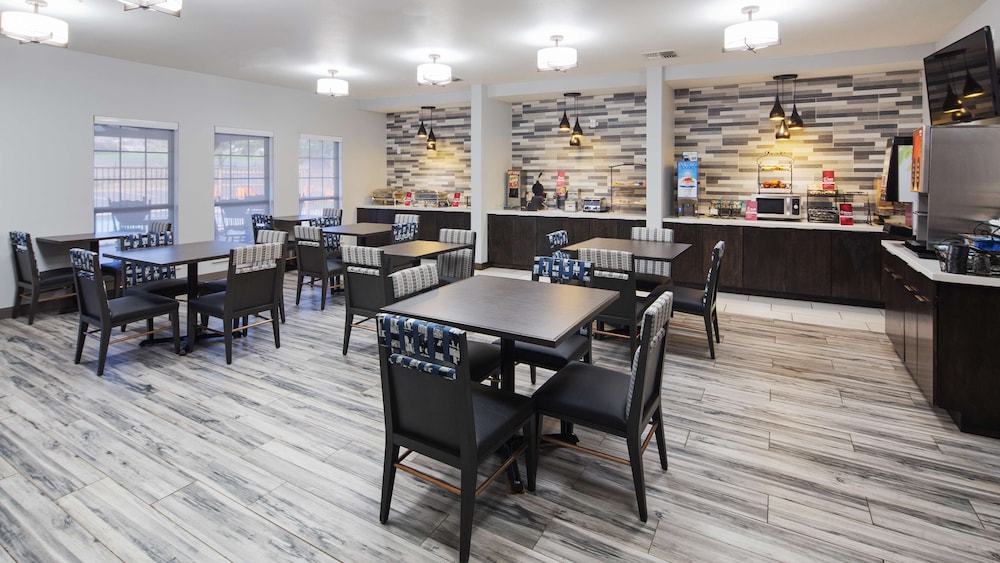 Best Western Plus Fredericksburg 30/34
