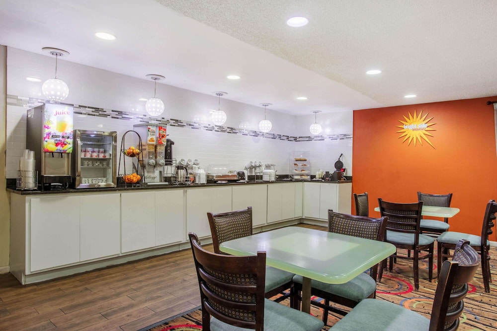 MainStay Suites Decatur River City 35/43